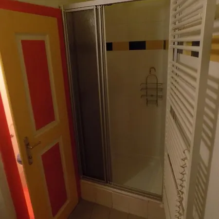 Apartman Latran 15 *